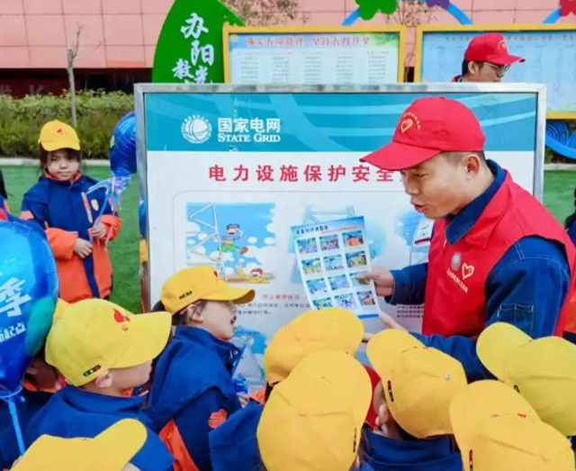 经过播映动画片和安排兴趣试验为学生解说家庭用电安全常识